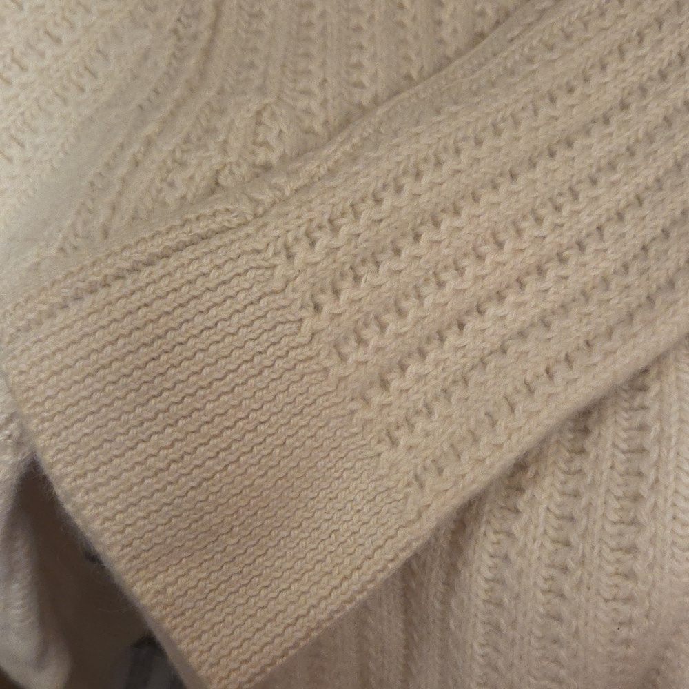 Authentic Gucci Cashmere Sweater - Picture 7 of 8
